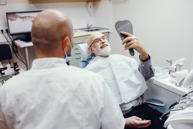 Dental Implants for Seniors: Benefits, Risks, and Care - img 1 - Blog VIP Dental Care