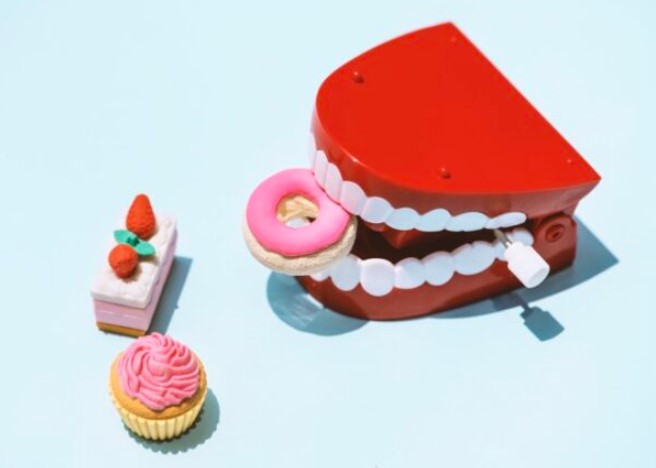 Dental implant failure signs and surgical treatment process