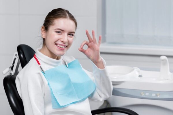 Comparison between cosmetic dentistry and general dentistry options