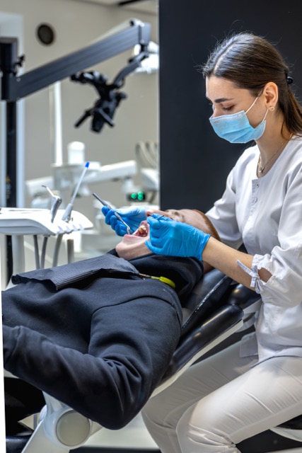 Cracked Tooth Syndrome: Causes, Symptoms, and Warning Signs - img 1 - Blog VIP Dental Care